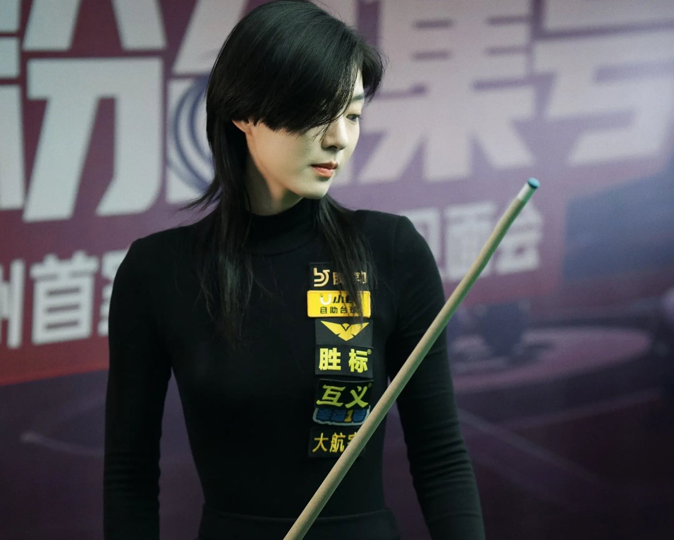 Vương Tư Nặc: Nữ Thần Bi-a Trung Quốc Gây Sốt và Bí Mật Gậy Cơ Cueroc B01